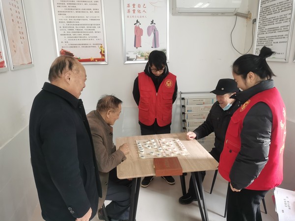 2022年12月6日油坊村新时代文明实践站开展下象棋比赛1（拍摄者：杨雨拍摄单位：南谯区沙河镇油坊村委会）.jpg