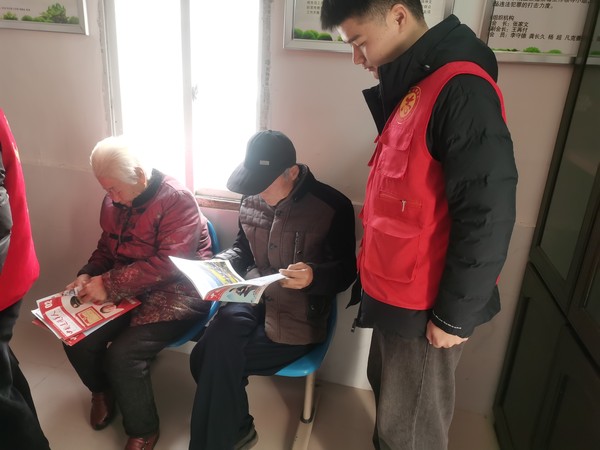 2022年12月6日油坊村新时代文明实践站开展中华传统文化阅读（拍摄者：杨雨拍摄单位：南谯区沙河镇油坊村委会）.jpg