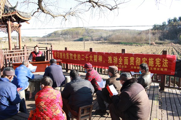 2022年12月5日大柳镇开展“学习宣传贯彻党的二十大精神，推动全面贯彻实施宪法”主题宣讲（拍摄者：周慧萍；拍摄单位：大柳镇）.JPG