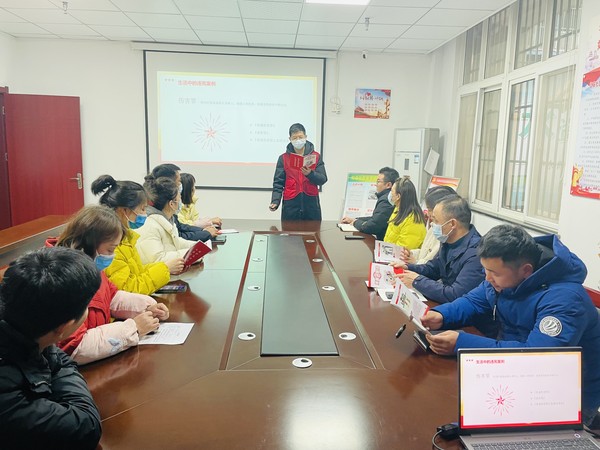 红庙社区新时代文明实践站，2022年12月7日，在红庙社区开展“宪法进社区 普法零距离”主题普法教育工作（拍摄作者：红庙社区高超） (1).jpg