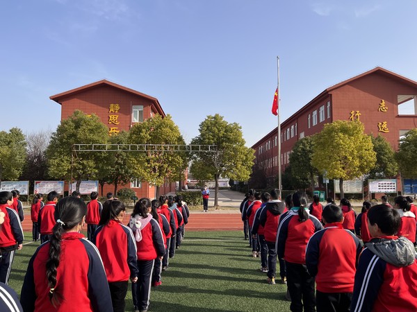 学生代表国旗下讲话.jpg
