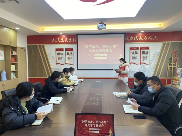 陡岗社区2022年12月30在党员活动室开展“踔厉奋发，笃行不怠”党史学习宣讲会（拍摄单位：陡岗社区，拍摄人：高茜子） (3).JPG