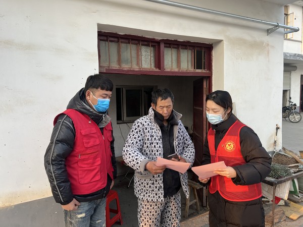2023年1月4日，滁州市南谯区沙河镇沙河社区组织志愿者宣传疫情防控注意事项并联合卫生院开展爱心义诊（拍摄者：王淼；拍摄单位：南谯区沙河镇沙河社区） (2).JPG