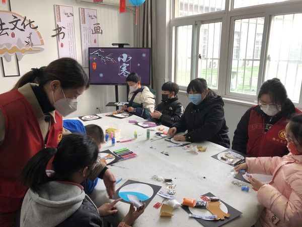 滁州市南谯区文昌花园社区新时代文明实践站，2023年1月6日，开展“冬日节气知多少”二十四节气手工黏土画主题活动。（拍摄单位：文昌花园社区 拍摄人：周婷婷） (5).jpg
