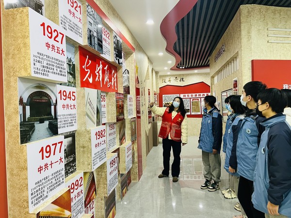 2023年1月12日东坡社区开展“观看红色电影 传承红色基因”寒假未成年人活动9拍摄人：周琳，拍摄单位：东坡社区） (15).jpg