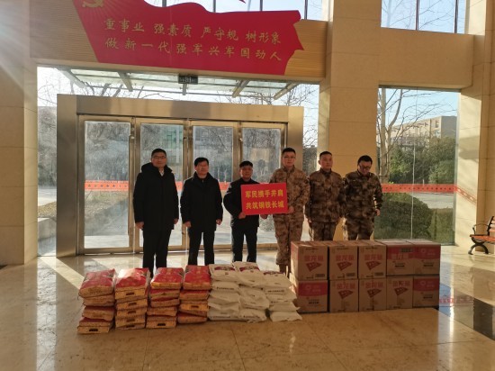 滁州市敬梓中学赴南谯区人武部开展春节慰问活动.jpg