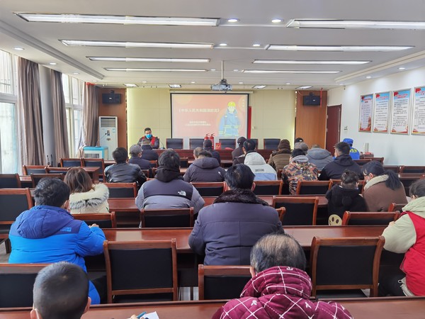 红庙社区新时代文明实践站联合滁州市蓝天救援队,2023年1月17日上午,在红庙社区开展《中华人民共和国消防法》主题普法教育活动(拍摄作者:红庙社区葛波) (1).jpg