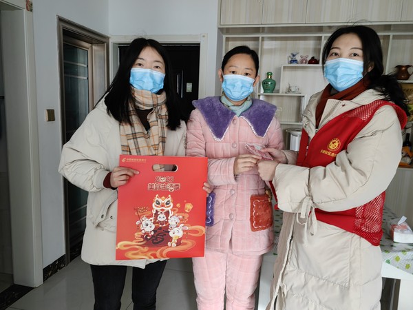 2023年1月19日东坡社区妇联慰问辖区困难妇女 (4).jpg