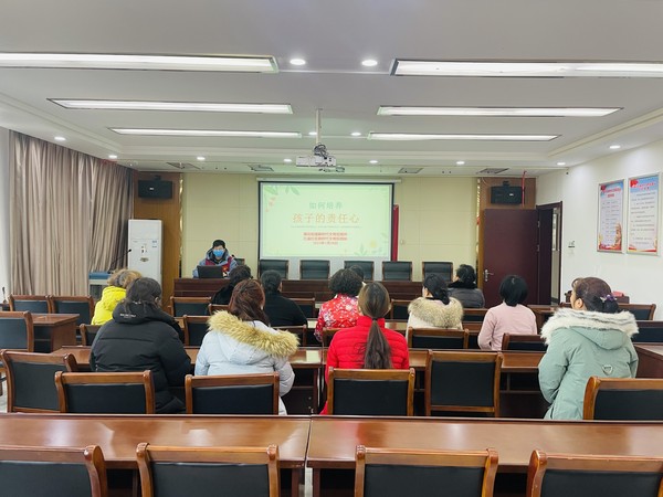 红庙社区新时代文明实践站联合银花街道新时代文明实践所，2023年1月28日下午，在红庙社区开展&ldquo;如何培养孩子责任心&rdquo;主题家长学校活动（拍摄作者：红庙社区何荣刘） (1).jpg