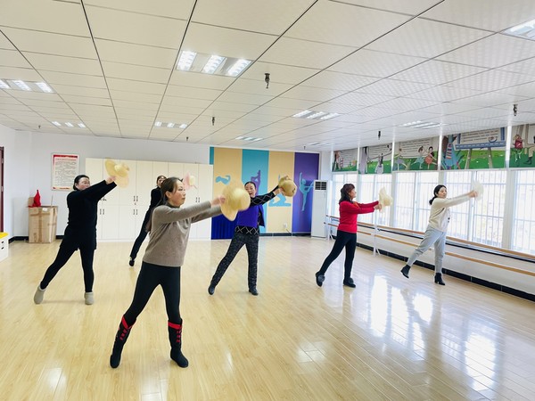 红庙社区新时代文明实践站,2023年1月28日下午,在红庙社区开展传统舞蹈排练活动(拍摄作者:红庙社区高超) (3).jpg