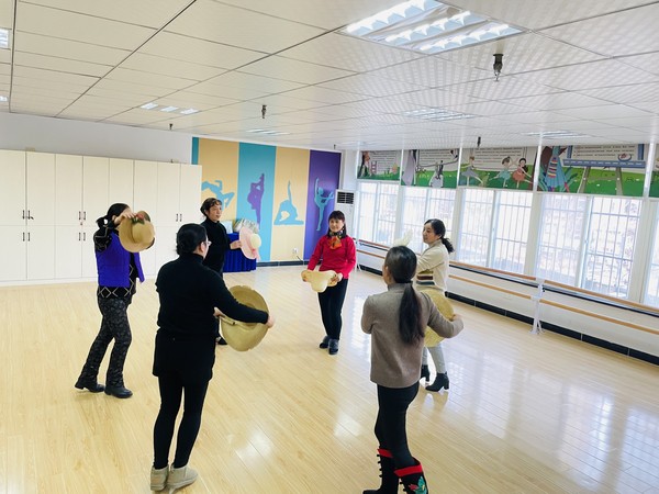 红庙社区新时代文明实践站,2023年1月28日下午,在红庙社区开展传统舞蹈排练活动(拍摄作者:红庙社区高超) (4).jpg