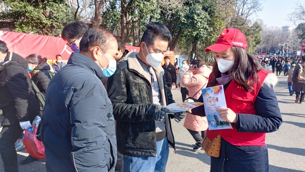 银东社区2023年1月30日上午,联合区委组织部开展“相约文明旅游,你我皆是风景”志愿服务宣传活动。 拍摄者:王阳 工作单位:银东社区 (8).jpg