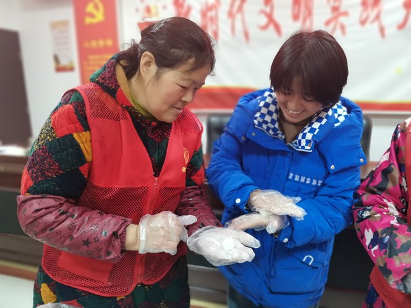 2023年2月2日上午,担子社区组织志愿者在新时代文明实践站开展“我们的节日·元宵节— 喜迎元宵 巧做汤圆”主题活动。拍摄者:袁娜,拍摄单位:同乐街道担子社区 (2).jpg