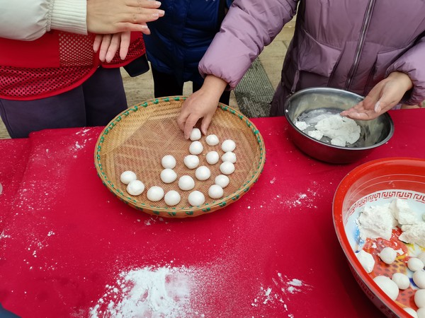 搓元宵.jpg