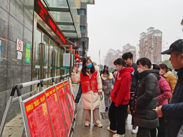 2023年2月7日上午，阳明社区组织开展&ldquo;助企招工 暖心送岗&rdquo;主题宣传活动（拍摄者：张子悦，拍摄单位：阳明社区）1.jpg