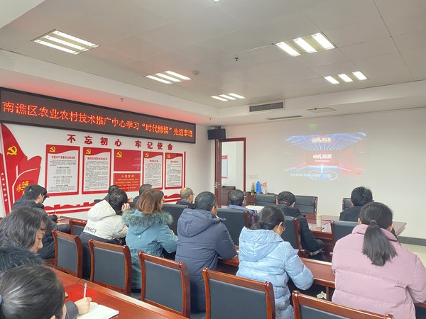 2月10日,开展&ldquo;时代楷模&rdquo;先进事迹学习活动.jpg