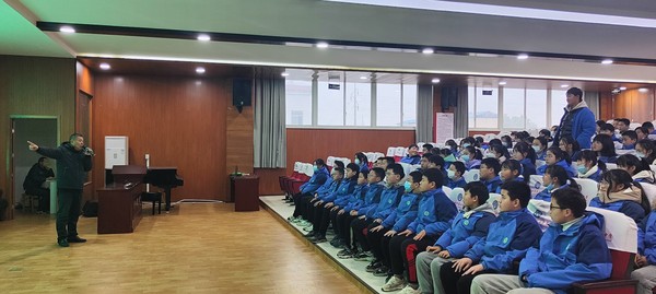 节能环保教育：2023年2月13日，滁州市第十中学开展节能环保之垃圾分类处置主题教育活动3.jpg