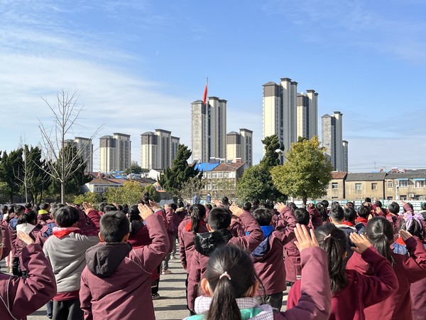2023年2月14日，滁州市第十中学小学部举行升国旗仪式4.jpg