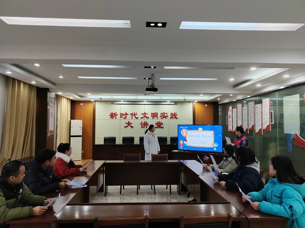 银花街道徐岗社区新时代文明实践站，2023年2月13日组织开展《防控有我 健康同行》爱卫知识宣传活动（拍摄者：徐岗社区 黄李义） (1).jpg