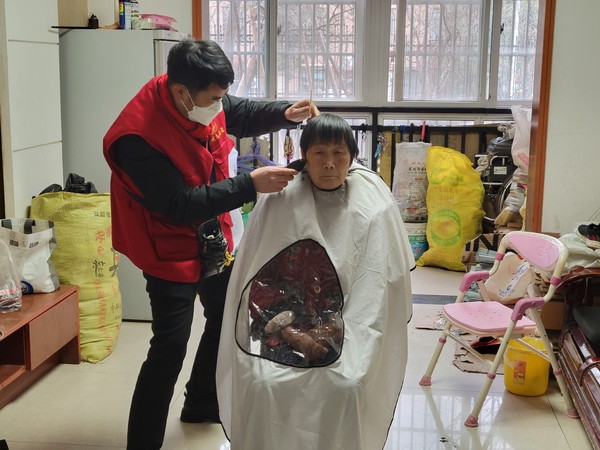 二月二龙抬头 爱心义剪暖人心2.jpg