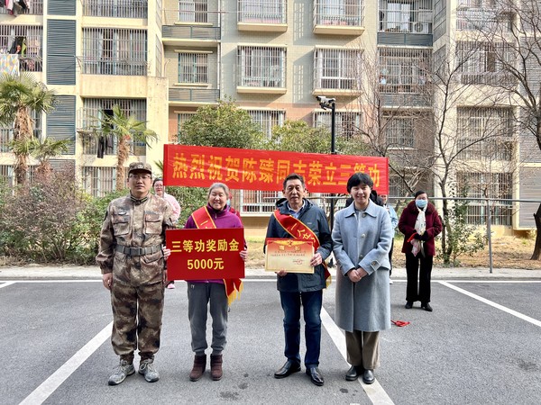 龙蟠街道：千里喜报送家乡，无上军功耀门楣 (3).JPG