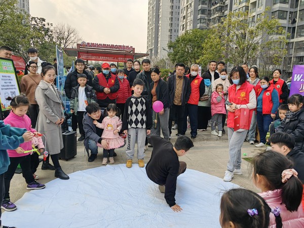东坡社区新时代文明实践站2023年3月4日下午开展“志愿服务集市进社区，雷锋精神放光芒”3·5雷锋日主题活动 (8).jpg