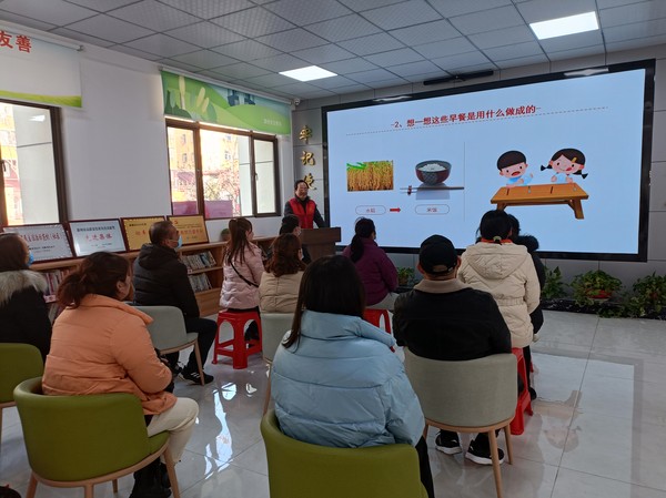 银东社区2023年2月27日联合滁州市人社局、南谯区市场监督管理局开展“推进移风易俗，倡导勤俭节约”主题宣传活动          拍摄者：王阳         工作单位：银东社区 (15).jpg