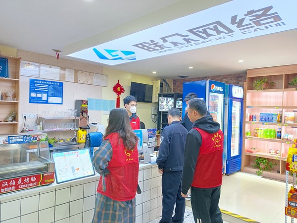 2023年3月10日，天逸华府社区开展“扫黄打非”排查活动  (2).jpg