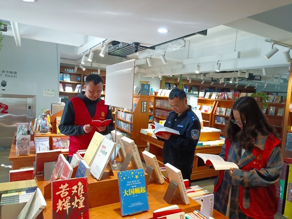 2023年3月10日，天逸华府社区开展“扫黄打非”排查活动  (1).jpg