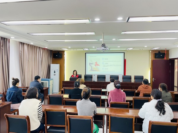 红庙社区新时代文明实践站联合银花街道新时代文明实践所，2023年3月13日下午，在红庙社区开展”走出家庭教育误区“主题家长学校活动（拍摄作者：红庙社区高超） (2).jpg