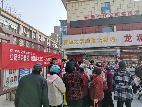 滁州市南谯区文昌花园社区新时代文明实践站，2023年3月15日，开展“弘扬法治精神 增强维权意识”暨315消费者权益保护日普法宣传活动。（拍摄单位：文昌花园社区 拍摄人：周婷婷） (3).jpg