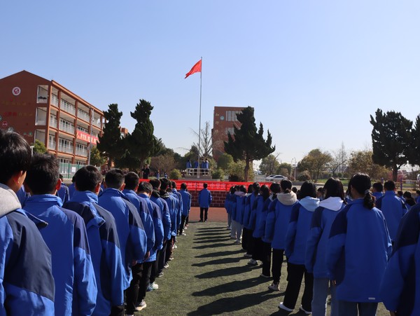 2023年3月13日，滁州市第十中学举行周一升旗仪式2.JPG
