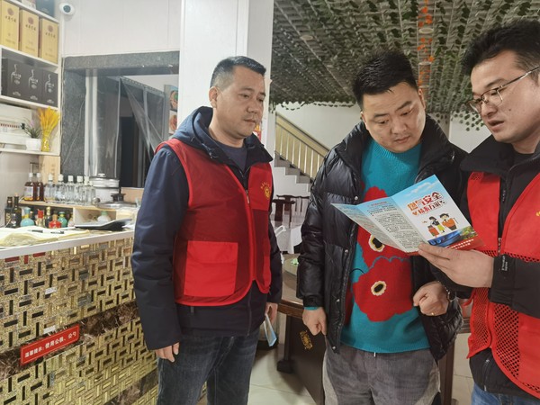 红庙社区新时代文明实践站，2023年3月21日，对辖区餐饮经营单位开展燃气安全宣传活动（拍摄作者：红庙社区刘申昇） (2).jpg