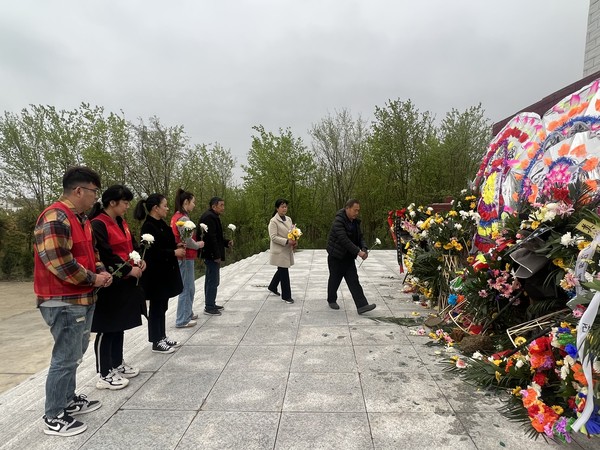 2023年4月4日沙河社区新时代文明实践站组织开展“我们的节日 清明”主题活动（（拍摄者：王淼；拍摄单位：南谯区沙河镇沙河社区）  (2).JPG