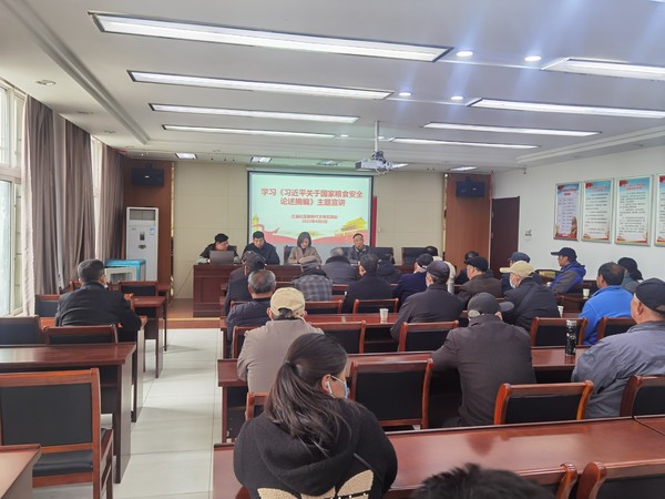 红庙社区新时代文明实践站，2023年4月6日上午，在红庙社区开展学习《习近平关于国家粮食安全论述摘编》主题宣讲活动。（拍摄作者：红庙社区刘申昇） (1).jpg