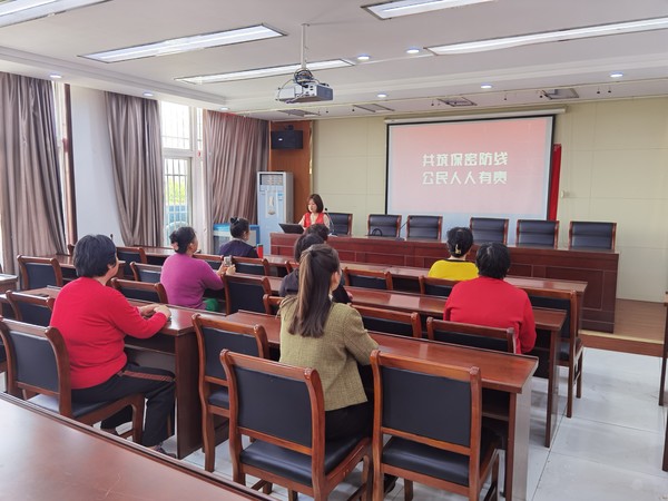 红庙社区新时代文明实践站，2023年4月12日下午，在红庙社区开展“全民国家安全教育”主题科普活动（拍摄作者：红庙社区刘申昇） (2).jpg