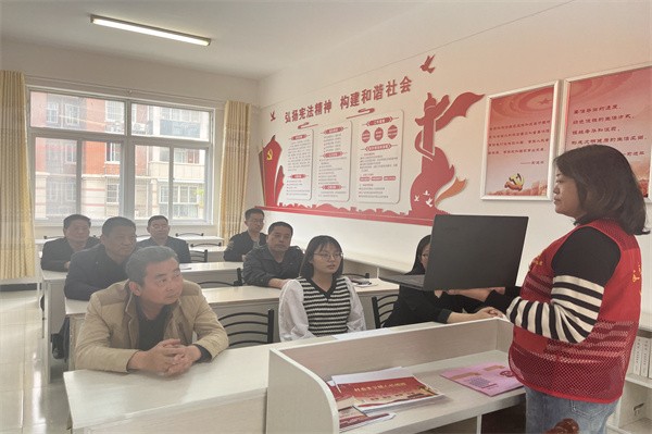 2023年4月13日乌衣镇吕赵社区农家书屋开展国家安全教育日普法宣传活动  （拍摄单位：吕赵社区  拍摄人：凡晓雪） (3).jpg