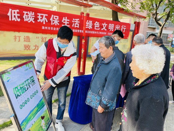 红庙社区新时代文明实践站，2023年5月9日，在创业中苑开展“低碳环保生活 绿色文明出行”主题宣传活动（拍摄作者：红庙社区高超） (2).jpg