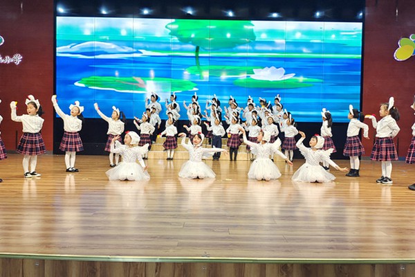 一(1)班 情景剧《咏鹅》.jpg