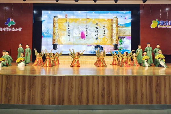 一(7)班 朗诵手势舞《长歌行》.jpg