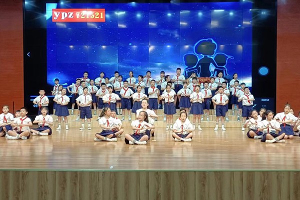 四（4）班表演节目《童心向党》.jpg