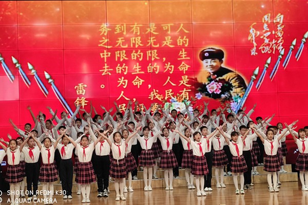 四（11）班表演节目《国家》.jpg