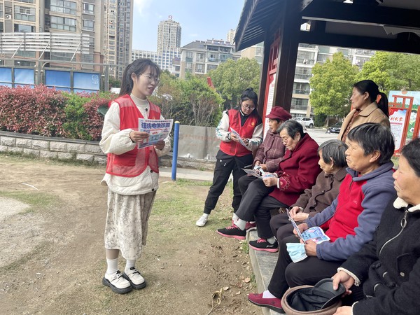 陡岗社区开展“防范诈骗人人参与 和谐社会人人受益”主题宣传活动.jpg