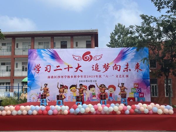 三年级鼓舞《中国龙》.jpg
