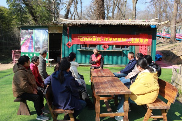 大柳镇邀请中国好人、全国最美家庭高青旺开展&ldquo;弘扬好家风 传承好家训&rdquo;主题活动（拍摄者：周慧萍）.JPG