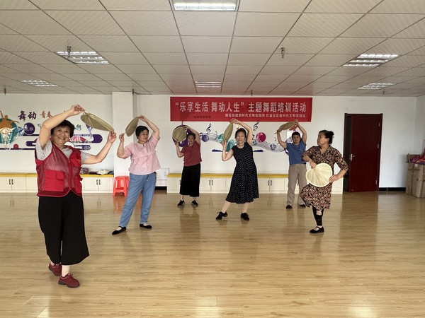 红庙社区新时代文明实践站，2023年6月2日上午，在红庙社区开展“乐享生活 舞动人生”主题舞蹈培训活动（拍摄作者：红庙社区胡雯娟） (3).jpg