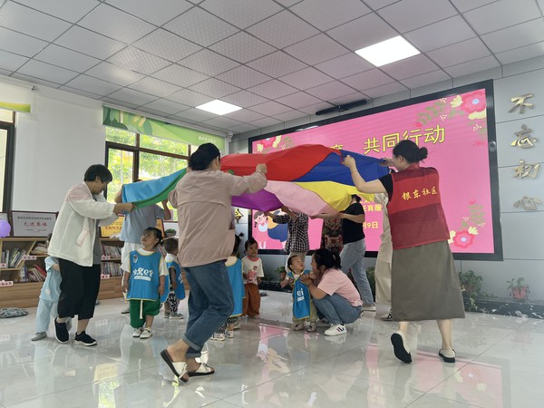 银东社区2023年6月9日开展”普惠托育，共同行动”亲子活动       拍摄者：王阳     工作单位：银东社区 (1).jpg