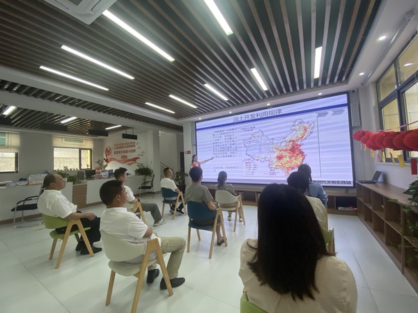 紫南社区新时代文明实践站，2023年6月12日下午，在紫南社区开展“节约集约利用土地资源 助力经济社会高质量发展”主题宣传活动。拍摄者：徐慧，拍摄单位：紫南社区 (3).JPG
