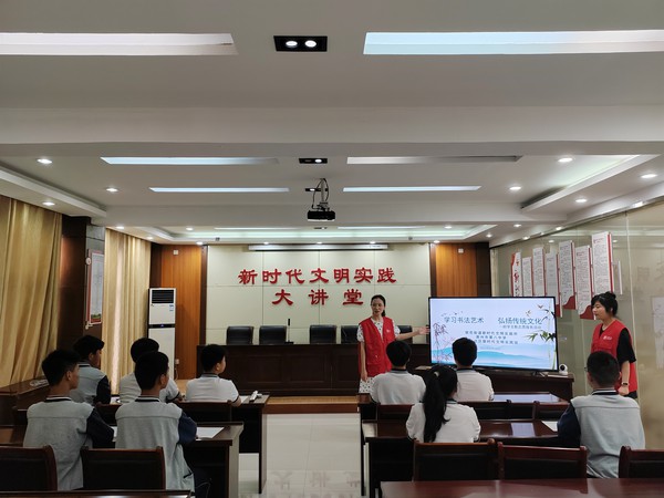 银花街道徐岗社区新时代文明实践站，2023年6月16日组织未成年人开展 《学习书法艺术 弘扬传统文化》主题活动（拍摄者：徐岗社区 黄李义） (1).jpg