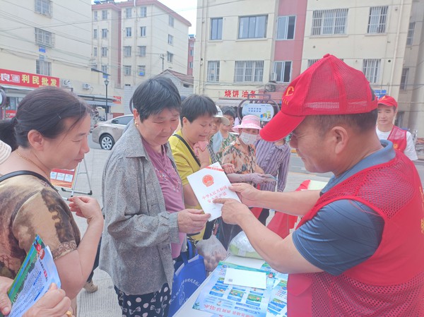 银东社区2023年6月16日开展“人人讲安全，个个会应急一第22个全国 安全生产月， 安全宣传咨询日活动  拍摄者：王阳    工作单位：银东社区 (11).jpg